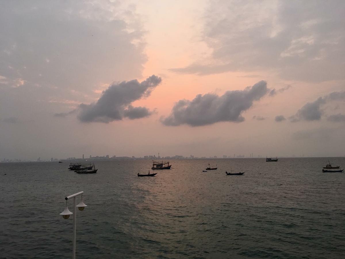 Island Inn Koh Larn Exteriör bild